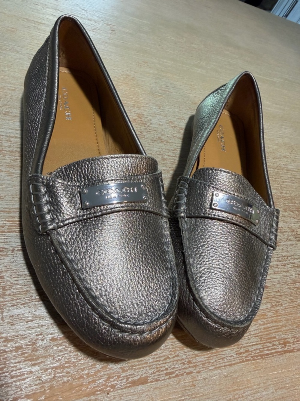 Sz 6.5 Coach Metallic Pewter “Fredrica” Leather Loafers Slip-On Flats $150 MSRP - Picture 4 of 10